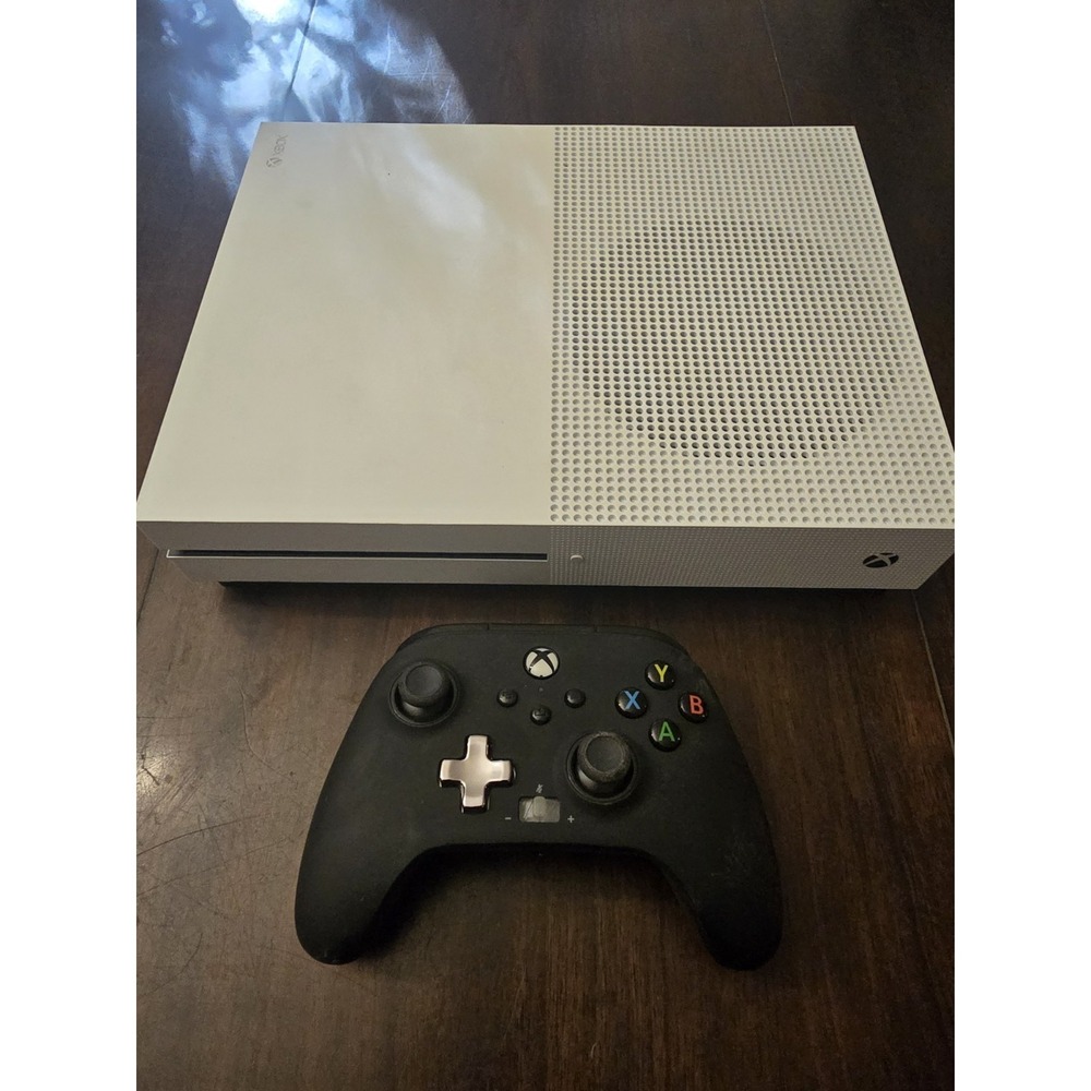 Microsoft Xbox One S Console Bundle w/ Wireless Controller And 1 Game - Picture 2 of 8